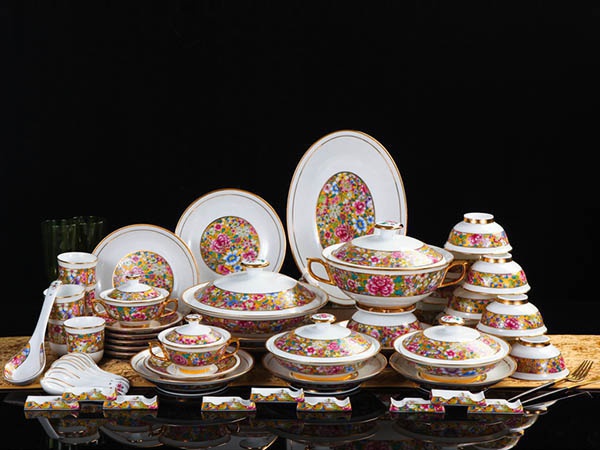 68頭金地萬花高白琺瑯彩¥13,800.00